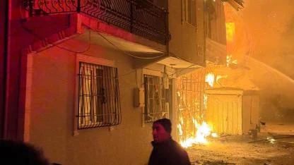 Şehit polisin babasının evi alevlere teslim oldu