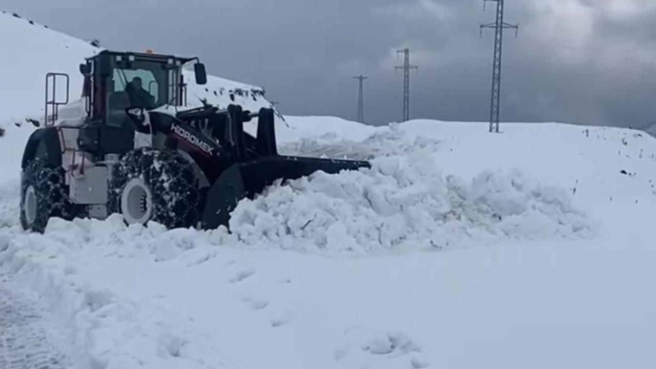 Şırnak’ta kar esareti: Beyaz örtü yarım metreyi geçti