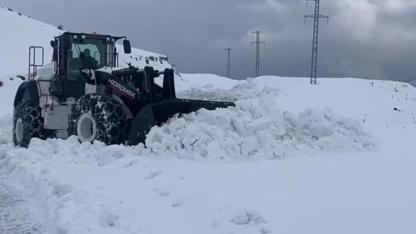Şırnak’ta kar esareti: Beyaz örtü yarım metreyi geçti
