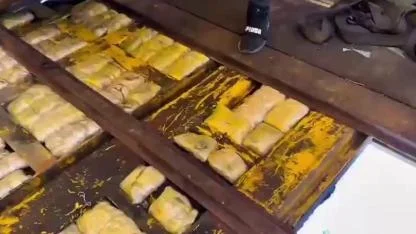 Tırın tabanına binlerce uyuşturucu hap sakladılar