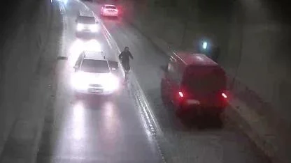 Tünelde bir anda duran otomobile motosiklet çarptı