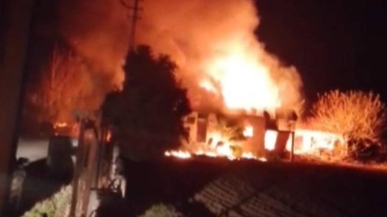 Tüplerin saklandığı ev alev aldı: Patlama anları kamerada