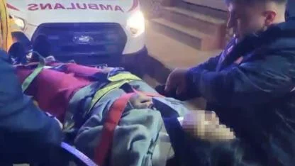 Üçüncü kattan ikinci katın balkonuna düşen çocuk ağır yaralandı