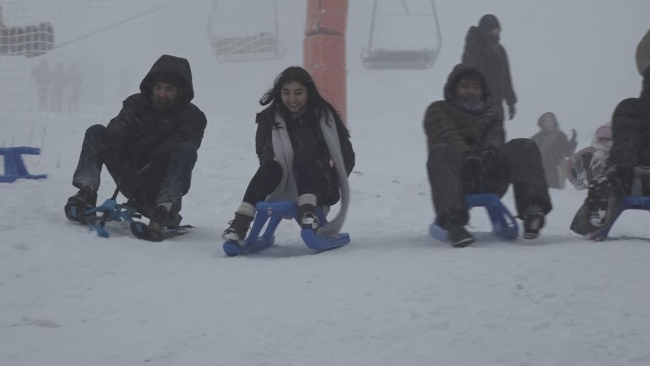 Uludağ’a yoğun kar yağdı, pistler doldu taştı