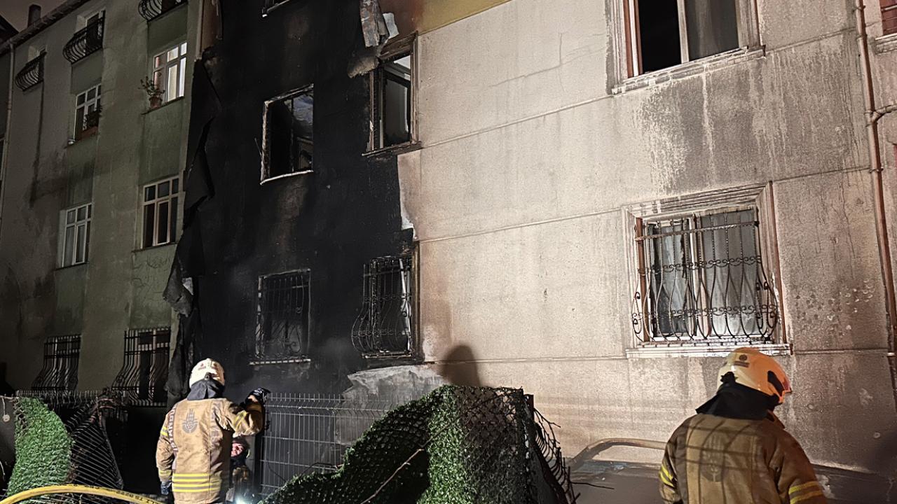 Ümraniye’de dükkan alevlere teslim oldu