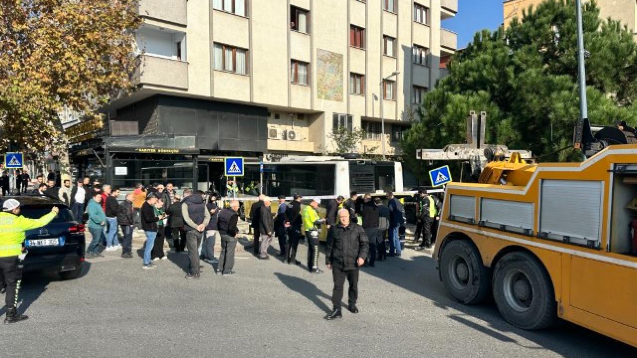 Üsküdar’da İETT otobüsü börekçiye daldı: 4 yaralı