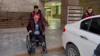 Uyuşturucu ticaretinden 11 yıl ceza yedi, ayakları olmayan hükümlü tekerlekli sandalyeyle cezaevine götürüldü