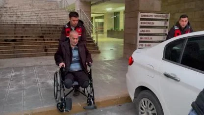 Uyuşturucu ticaretinden 11 yıl ceza yedi, ayakları olmayan hükümlü tekerlekli sandalyeyle cezaevine götürüldü