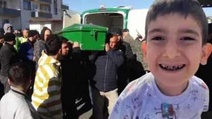 Yangında ölen 2 kardeşe acı veda: Aynı tabutla getirilip aynı kabre defnedildiler