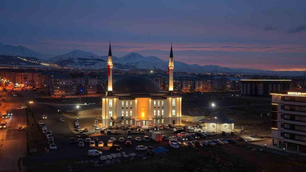 Yıldız Kardeşler Cami ibadete açıldı