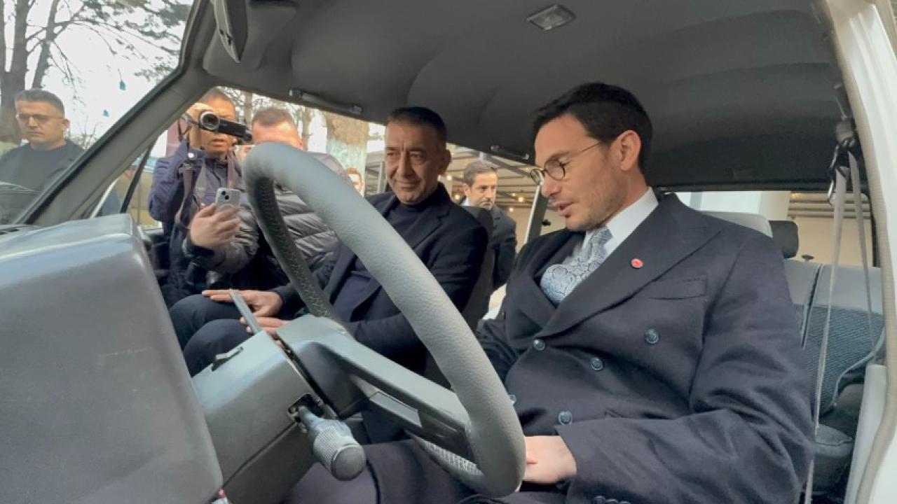 45 yıl sonra babasının makam aracını belediye hizmetine aldı