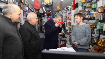 AK Parti İl Başkanı Av. Küçükoğlu Aziziye’de bayrak dağıttı