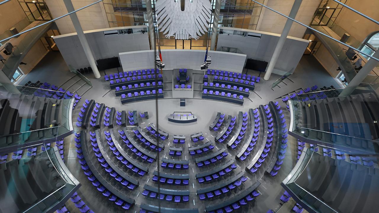 Almanya'dan Trump'ın 8 Avrupa ülkesine yüzde 10 ilave gümrük vergisi kararına tepki