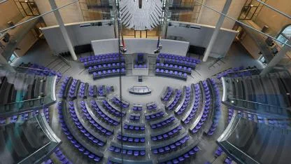 Almanya'dan Trump'ın 8 Avrupa ülkesine yüzde 10 ilave gümrük vergisi kararına tepki