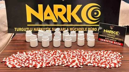 Aracın kaputuna sakladıkları uyuşturucuyla yakalandılar: 4 tutuklama