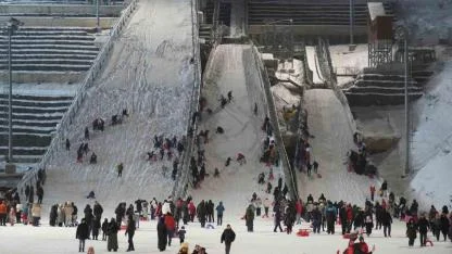 Atlama kuleleri pistinde kızak keyfi