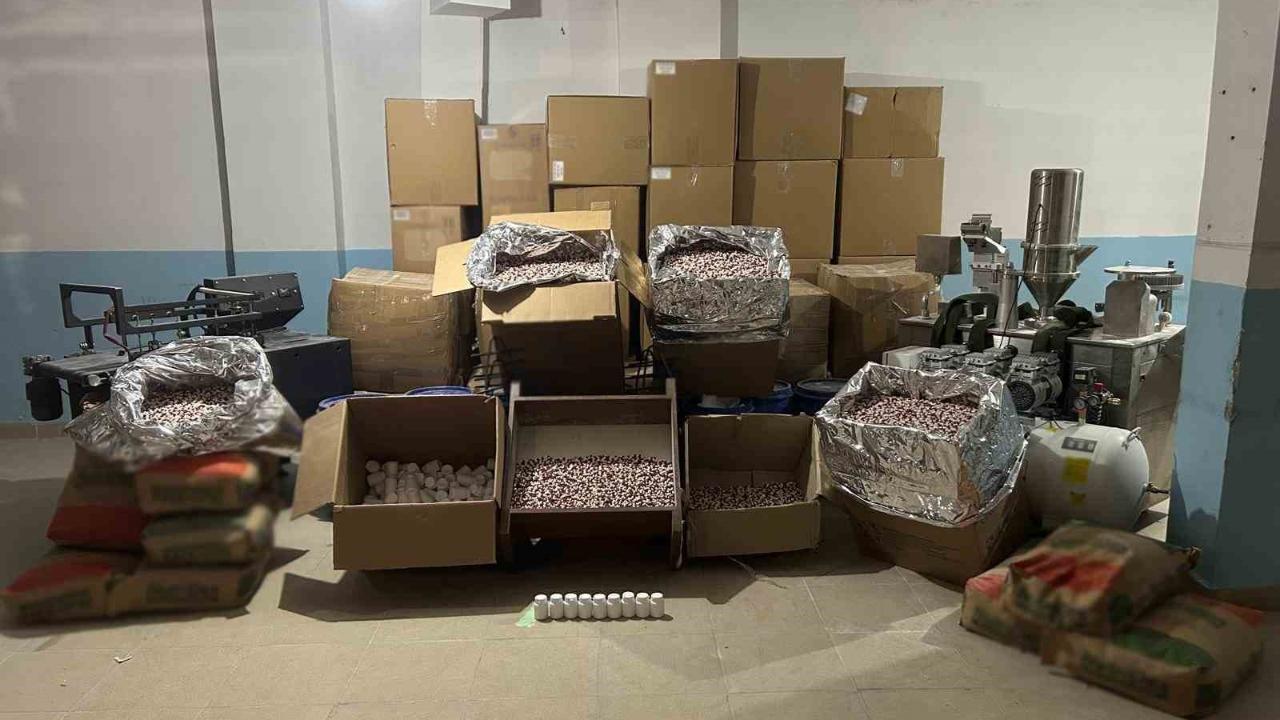 Avcılar’da uyuşturucu hap imalathanesine baskın: 6 gözaltı