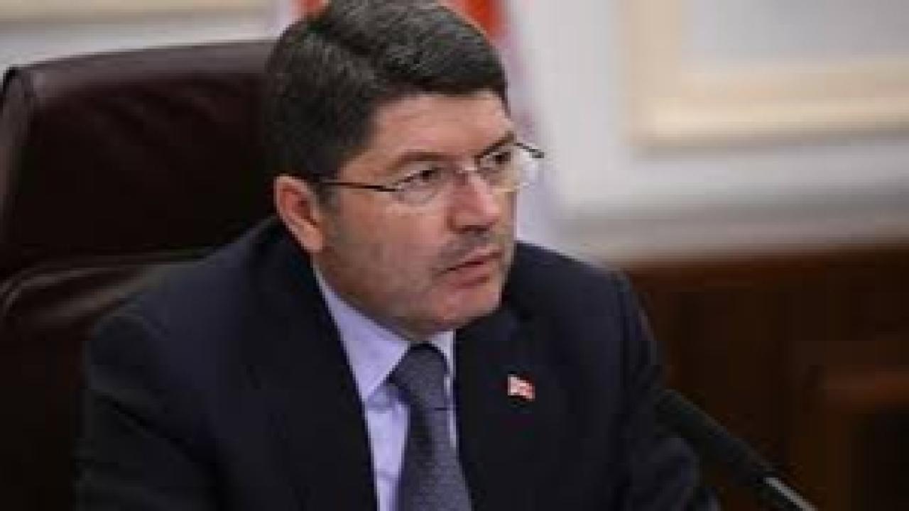 Bakan Tunç: "Bayrak indirme olayıyla ilgili 14 kişi gözaltına alındı''