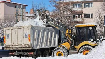 Başkan Sekmen: "Bin 200 personel ve 400 araçla karla mücadele ediyoruz"
