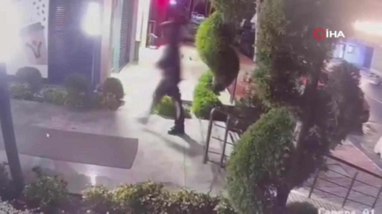 Beylikdüzü’nde 17 yaşındaki şahıs husumetlisine kurşun yağdırdı