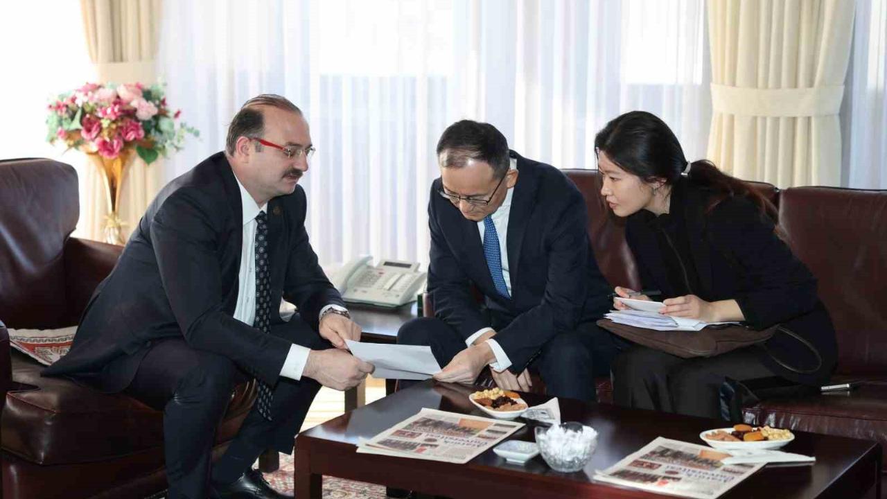 Çin Halk Cumhuriyeti Ankara Büyükelçisi Jiang Xuebin Atatürk Üniversitesi’nde