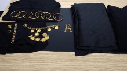 Çocuğunu ameliyat ettirmek için bozdurmaya çalıştığı altınlar çalındı, imdadına polis yetişti