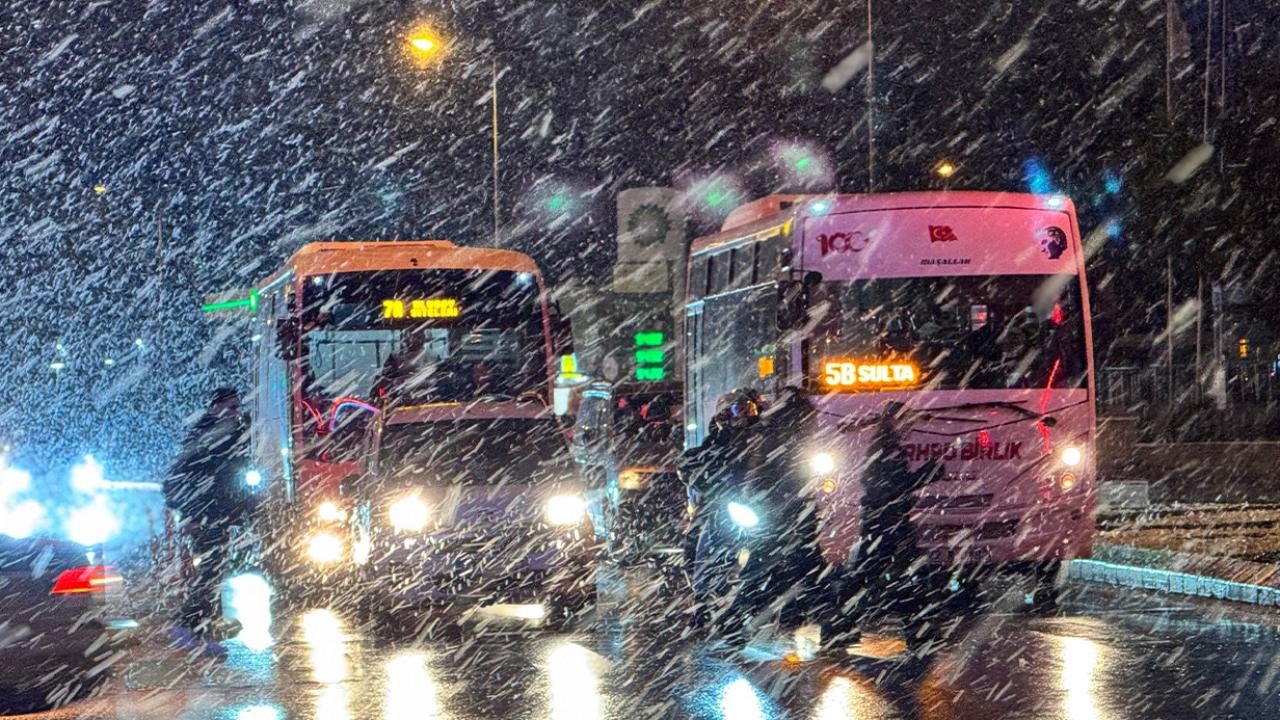 Edirne’de yoğun kar yağışı etkili oluyor