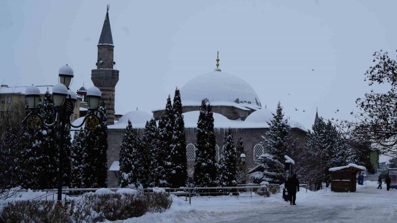 Erzurum’da 690 mahallenin yolu ulaşıma kapalı