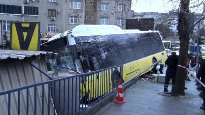 Esenler'de İETT otobüsü otoparka daldı