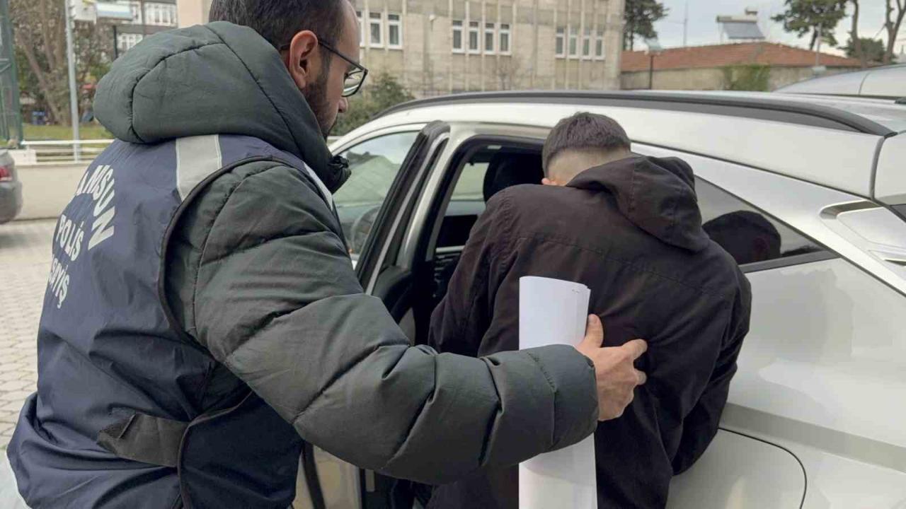 Gümüşçünün vitrin camını kırıp altın zannettiği bilezikleri çaldı