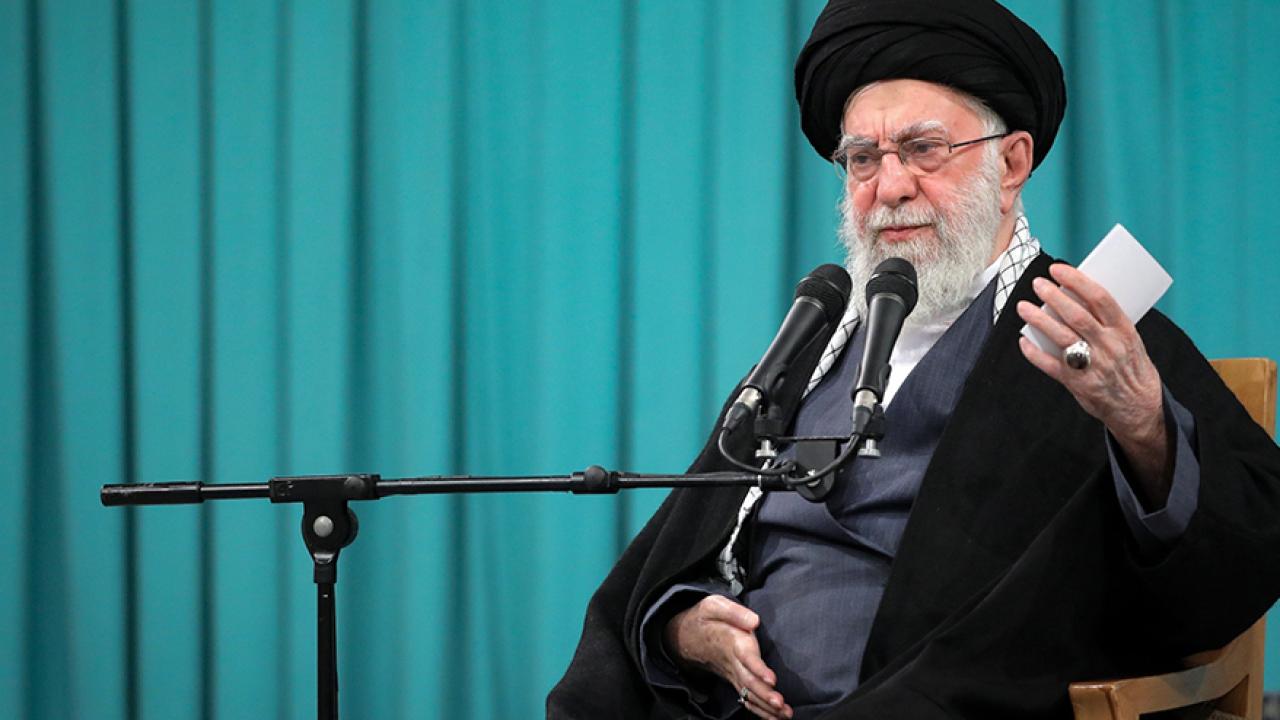 İran dini lideri Hamaney, protestolarda binlerce kişinin öldüğünü kabul etti