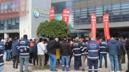 İşçiler alacakları için eylem yaptı