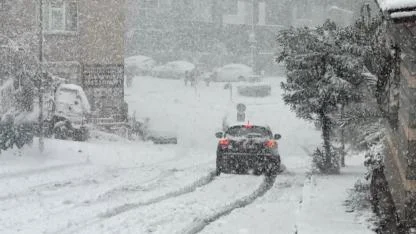 İstanbul’da kar yağışı, araçlar güçlükle ilerledi
