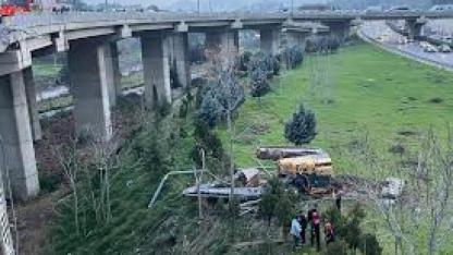 İzmir’de ‘Uçan Yol’da feci kaza: 1’i ağır 3 yaralı