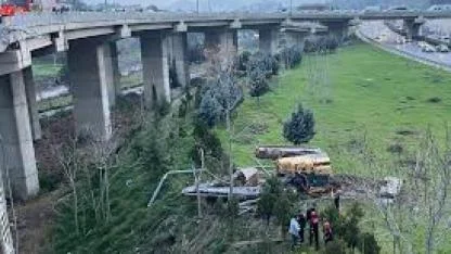 İzmir’de ‘Uçan Yol’da feci kaza: 1’i ağır 3 yaralı