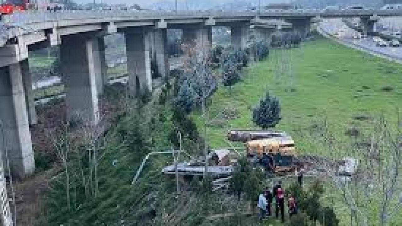 İzmir’de ‘Uçan Yol’da feci kaza: 1’i ağır 3 yaralı