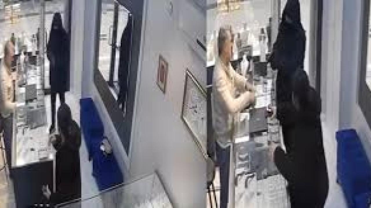 Kamera şakası gibi soygun girişimi kamerada