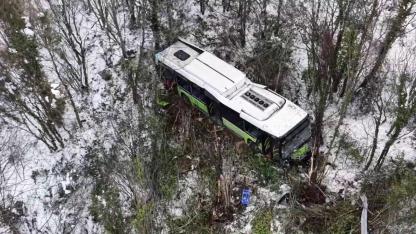 Kartepe’nin zirvesinden inerken otobüs şarampole uçtu: 22 yaralı