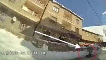 Kızakla kayarken otobüsün altına giren çocuk hayatını kaybetti