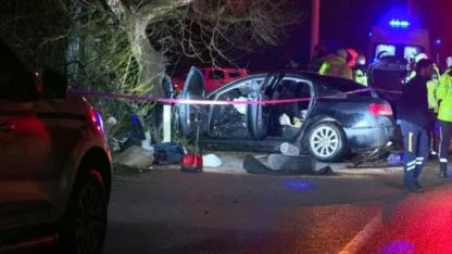 Kontrolden çıkan araç ağaca çarptı: 2 ölü, 2 yaralı