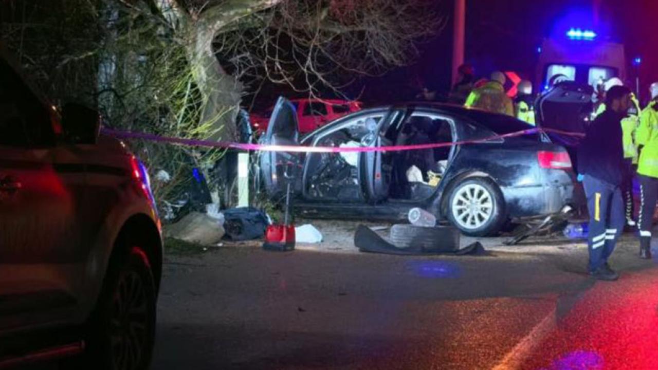 Kontrolden çıkan araç ağaca çarptı: 2 ölü, 2 yaralı