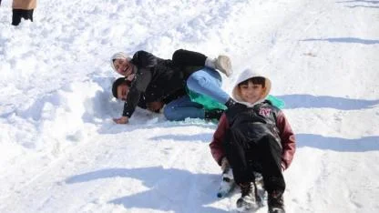 Leğenle, bidonla, poşetle pistte yarış