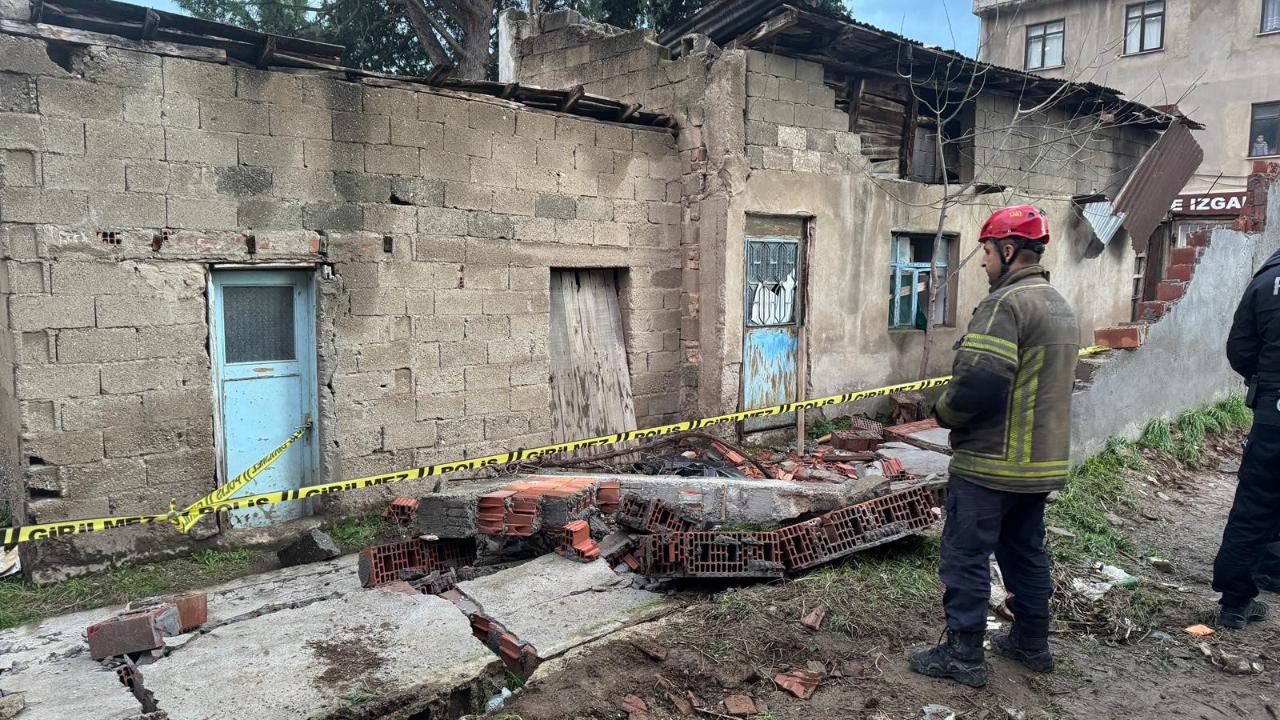 Lodosta yıkılan duvarın altında kalan genç hayatını kaybetti