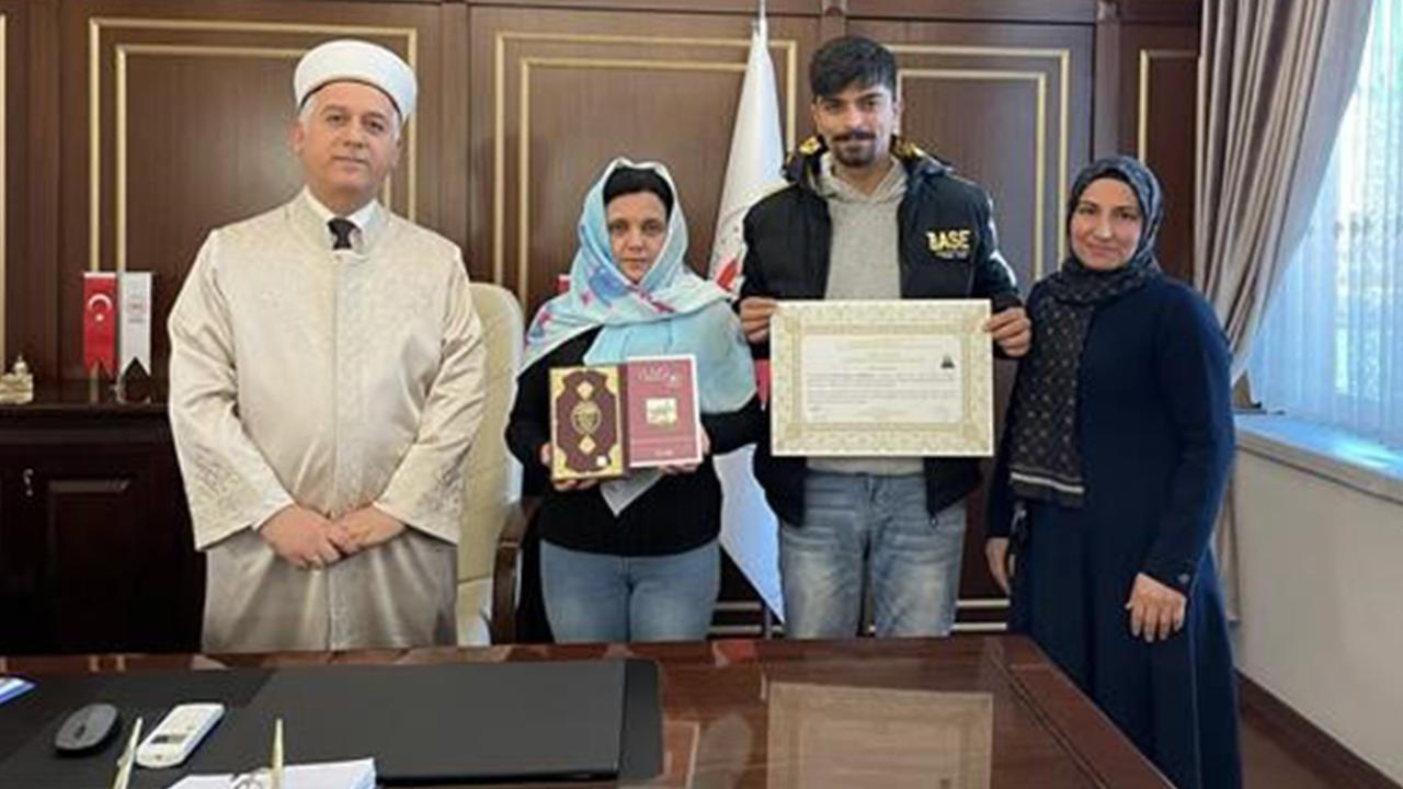 Macar kadın Kur’an-ı Kerim’den etkilenerek Müslüman oldu