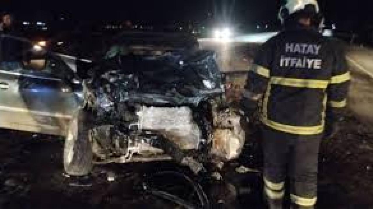 Otomobil ile minibüs kafa kafaya çarpıştı: 1 ölü, 6 yaralı