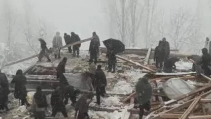 Pakistan'da kar yağışı felakete dönüştü: 11 ölü