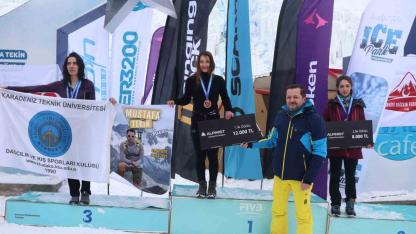 Palandöken Kayak Merkezi’nde Türkiye Buz Tırmanışı Şampiyonası gerçekleştirildi
