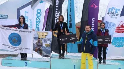 Palandöken Kayak Merkezi’nde Türkiye Buz Tırmanışı Şampiyonası gerçekleştirildi