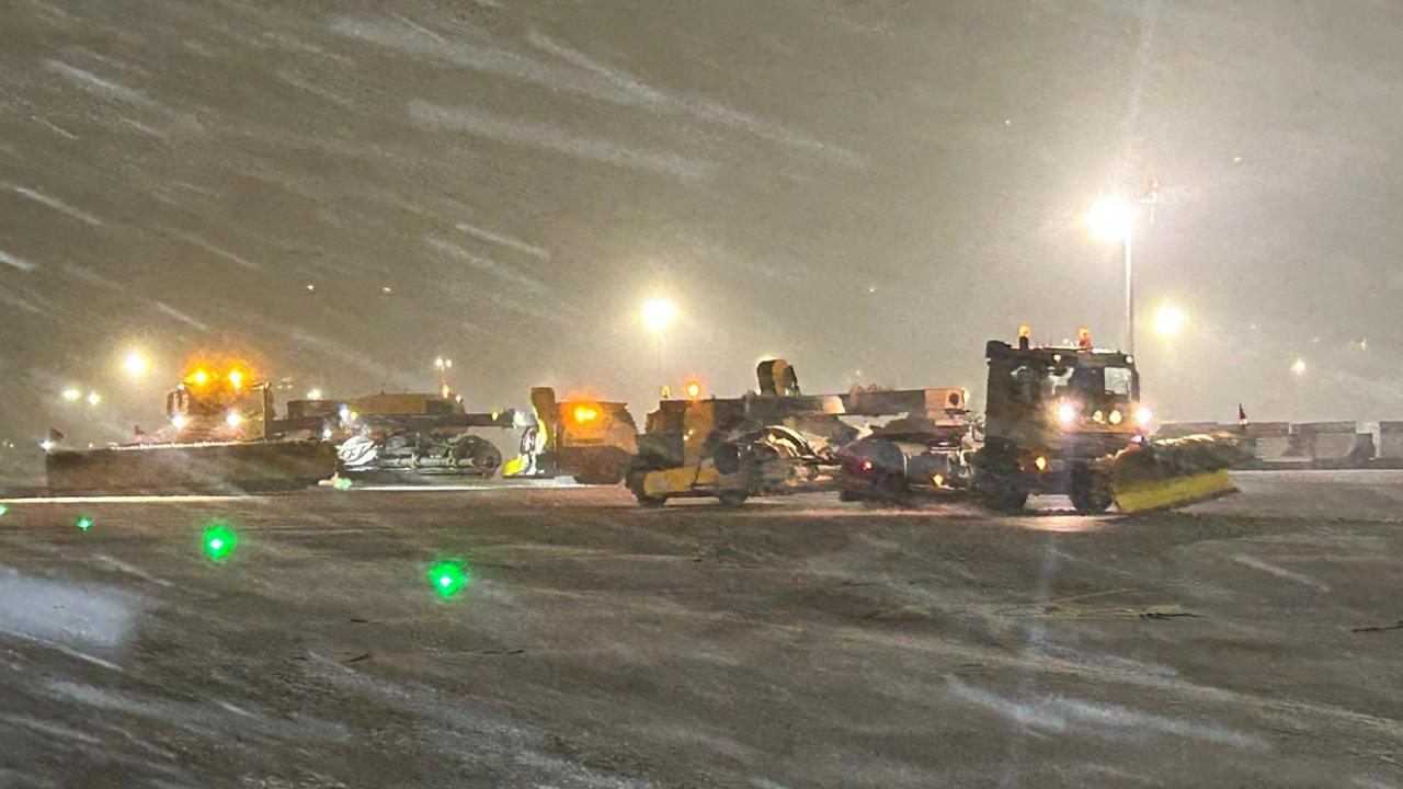Sabiha Gökçen Havalimanı’nda karla mücadele çalışması