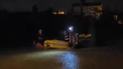 Sağanak yağmurun etkili olduğu Antalya’da mahsur kalan vatandaşlar botlarla kurtarıldı